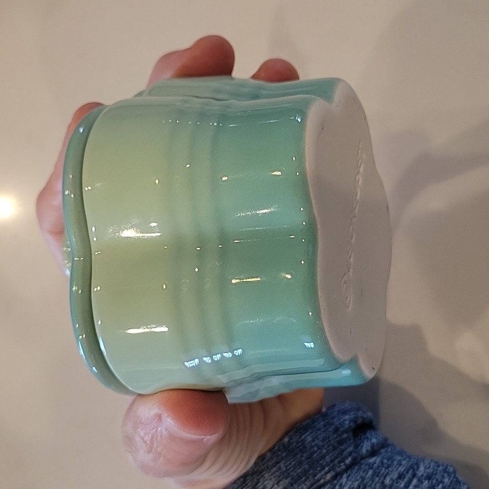 Le Creuset Flower Cocotte With Lid - Picture 5 of 5